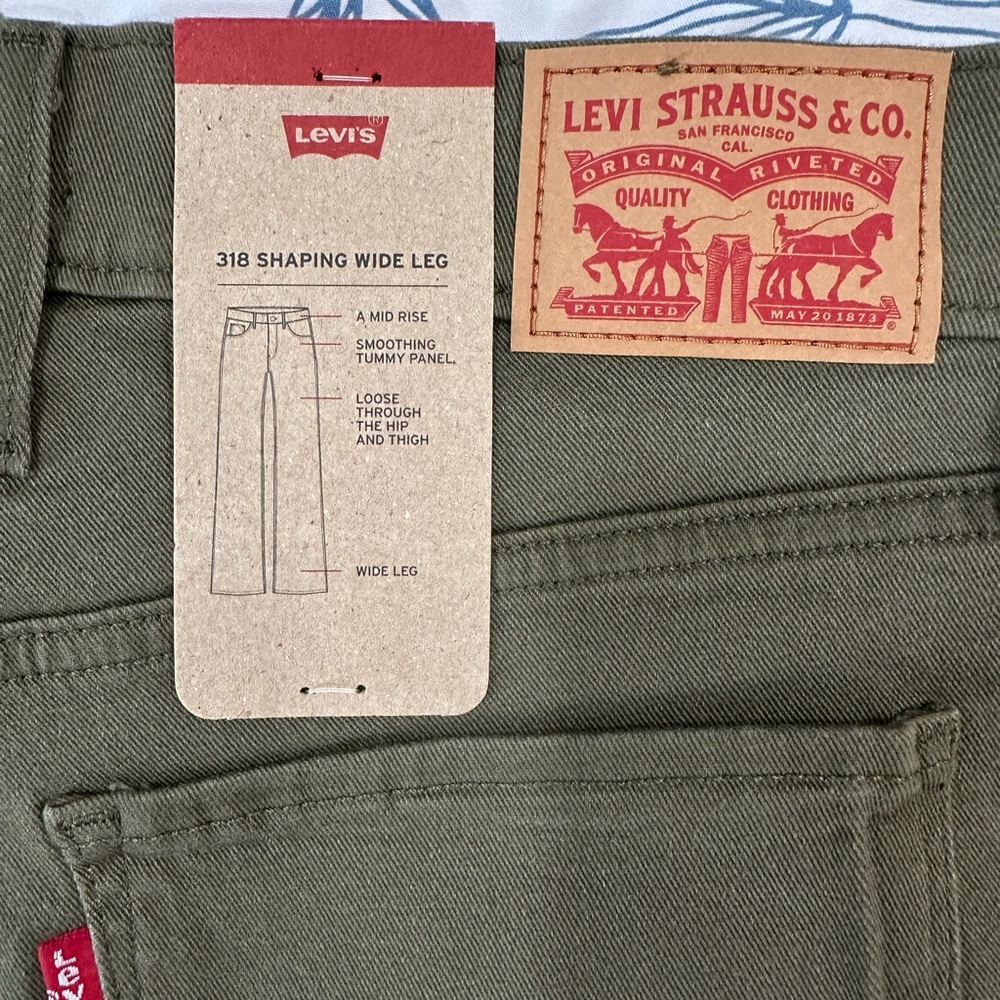 NWT Levis 318 Olive Green Shaping Wide-Leg Pants sz 30 - Picture 3 of 8